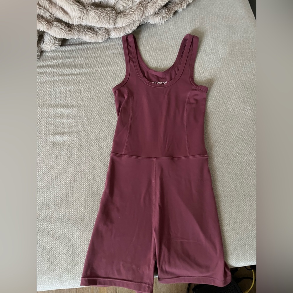 Set active shortysuit in canyon color!